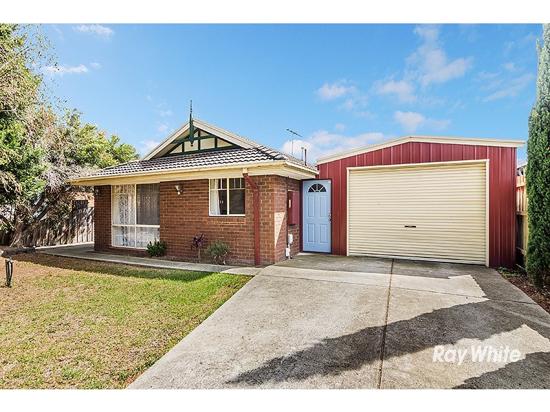 18 Friendship Close, Cranbourne West VIC 3977