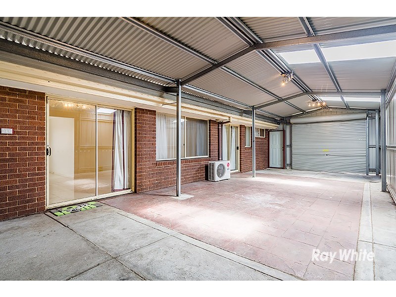 18 Friendship Close, Cranbourne West VIC 3977