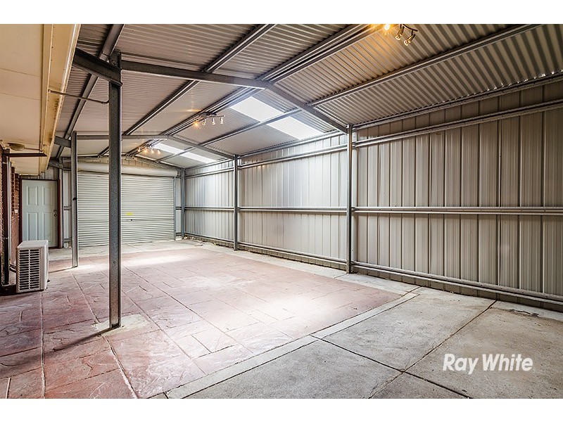18 Friendship Close, Cranbourne West VIC 3977