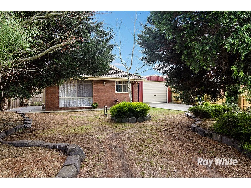 18 Friendship Close, Cranbourne West VIC 3977