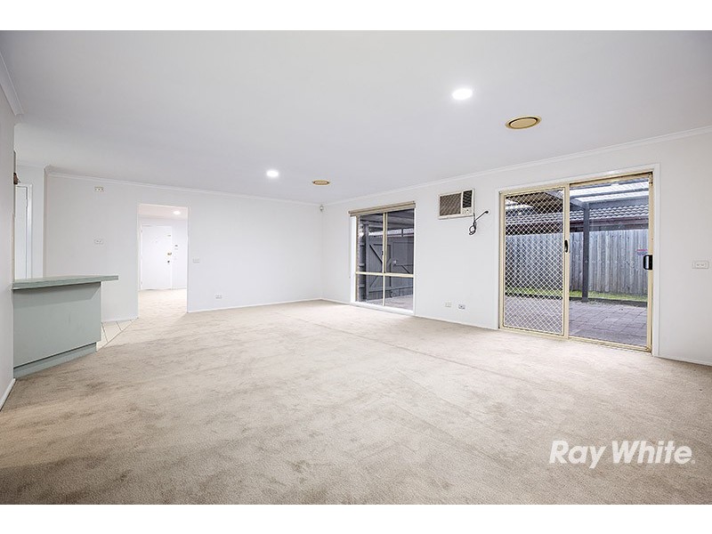 71 Courtenay Avenue, Cranbourne North VIC 3977