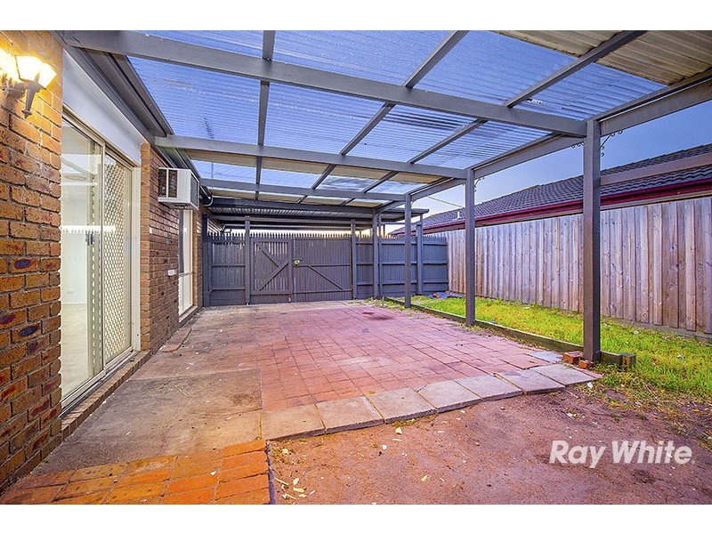71 Courtenay Avenue, Cranbourne North VIC 3977