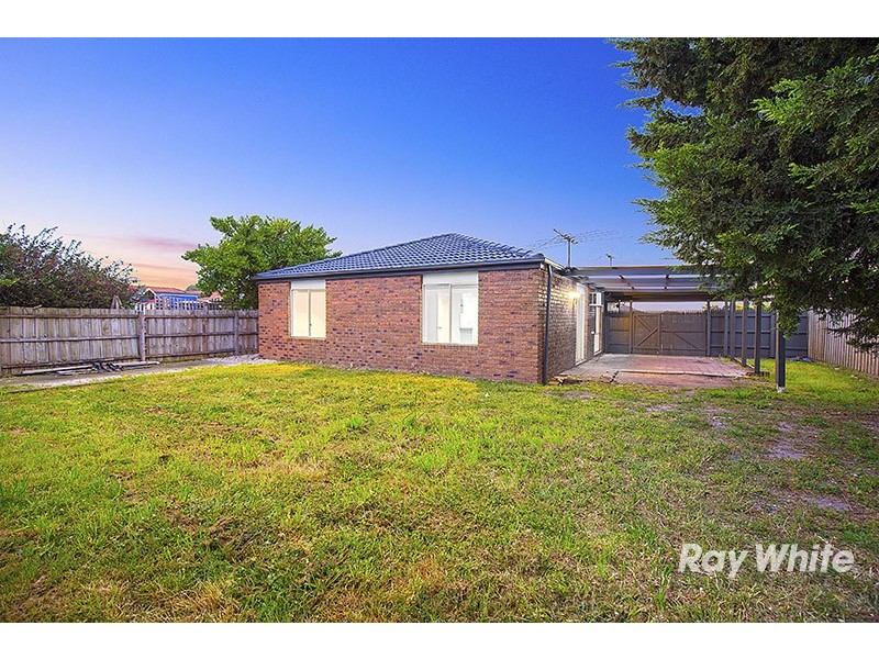 71 Courtenay Avenue, Cranbourne North VIC 3977