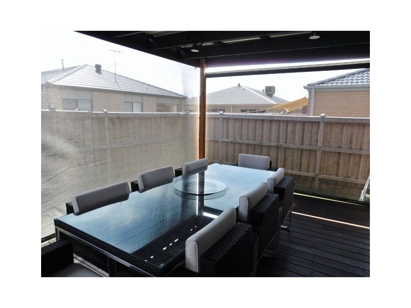 26 Davenport Crescent, Cranbourne West VIC 3977