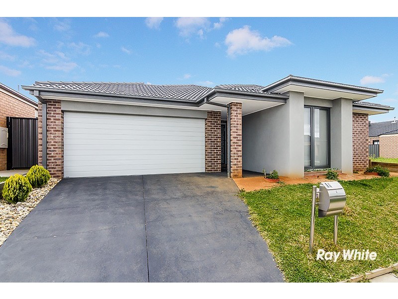 14 San Fratello Street, Clyde North VIC 3978