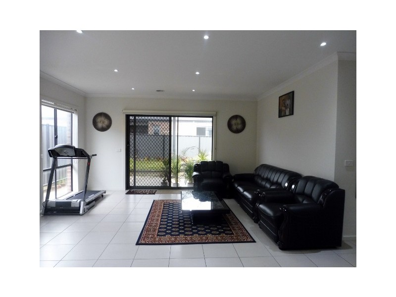 14 San Fratello Street, Clyde North VIC 3978