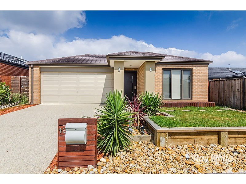 13 Quarters Boulevard, Cranbourne West VIC 3977
