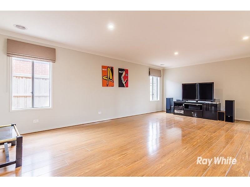 13 Quarters Boulevard, Cranbourne West VIC 3977