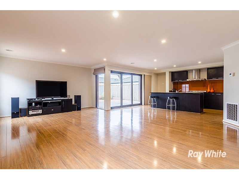 13 Quarters Boulevard, Cranbourne West VIC 3977