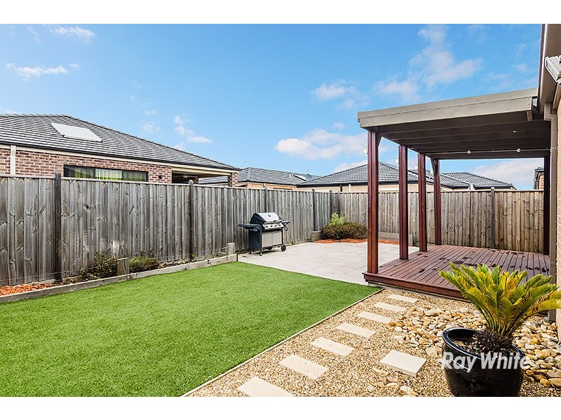 13 Quarters Boulevard, Cranbourne West VIC 3977