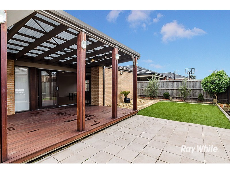 13 Quarters Boulevard, Cranbourne West VIC 3977