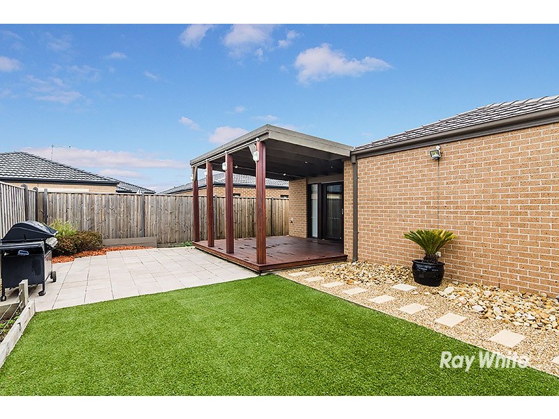 13 Quarters Boulevard, Cranbourne West VIC 3977