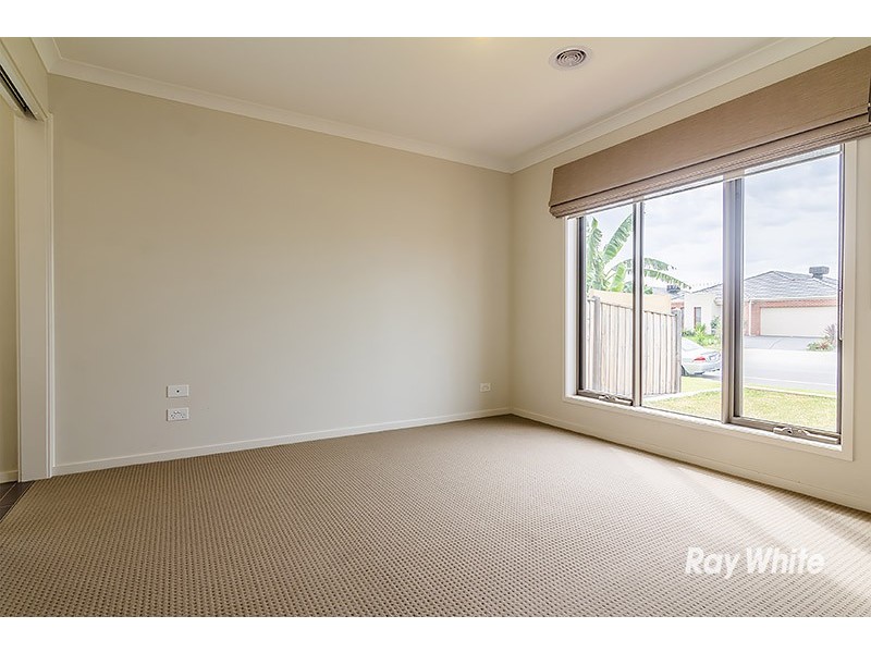 13 Quarters Boulevard, Cranbourne West VIC 3977
