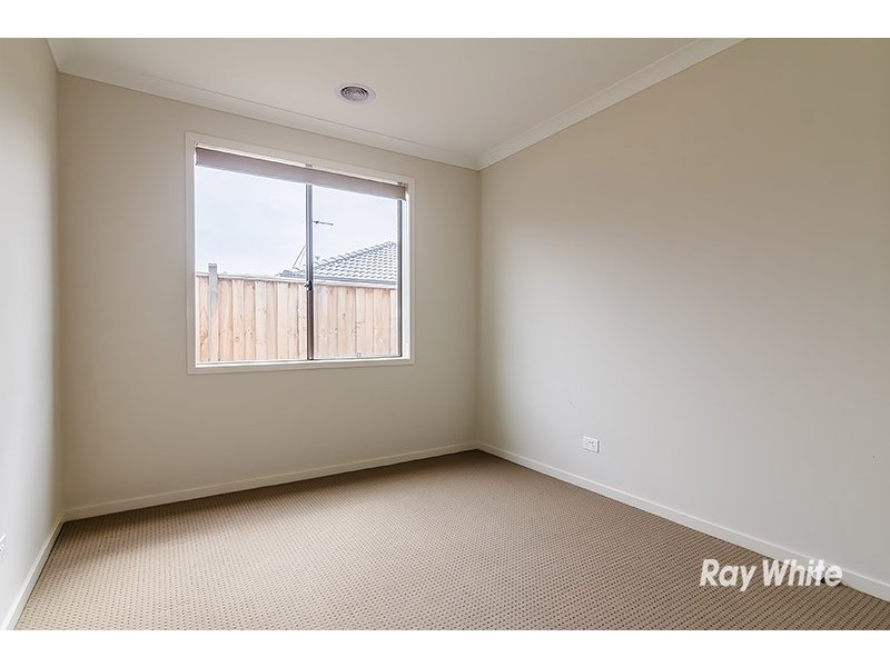 13 Quarters Boulevard, Cranbourne West VIC 3977
