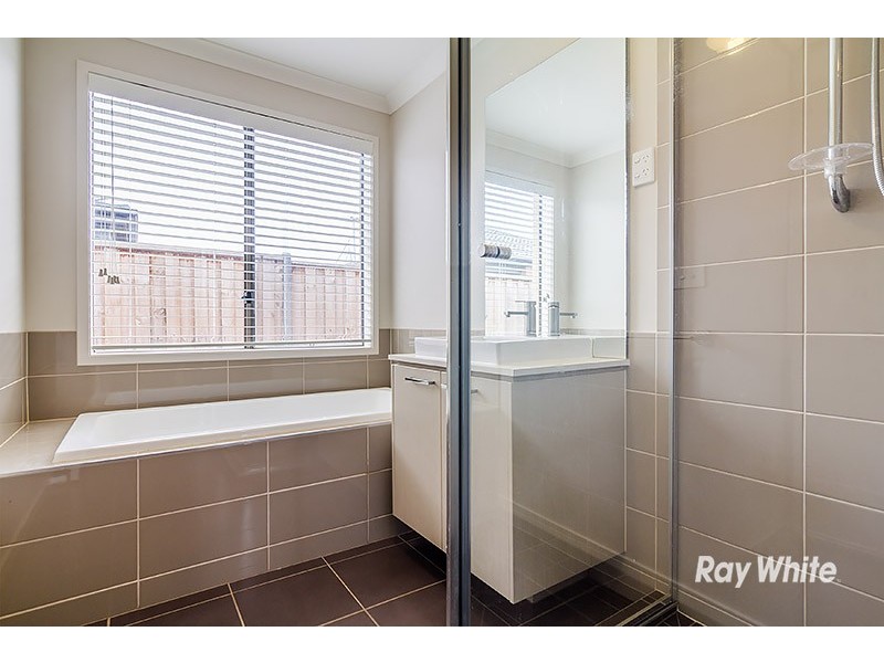 13 Quarters Boulevard, Cranbourne West VIC 3977