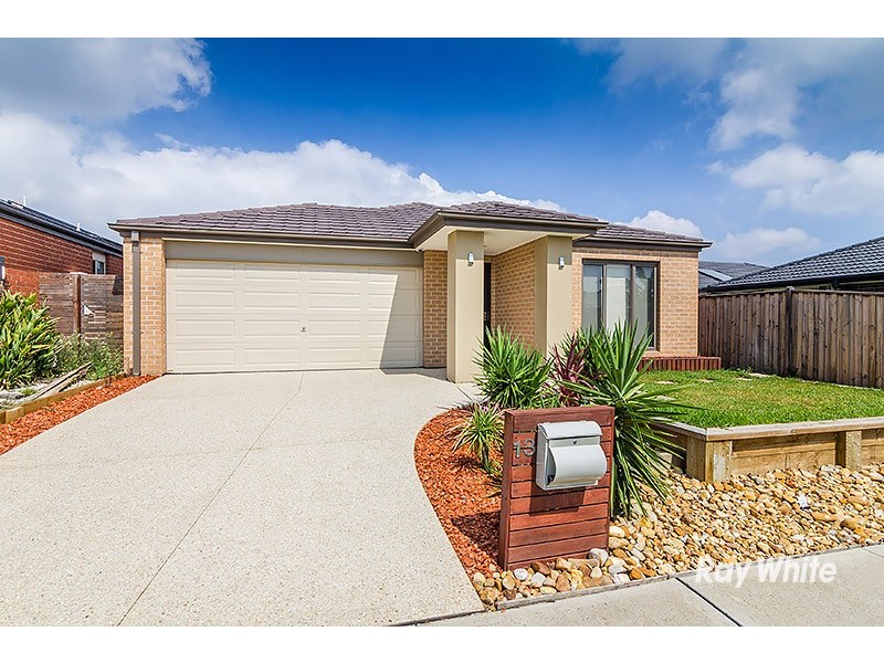 13 Quarters Boulevard, Cranbourne West VIC 3977