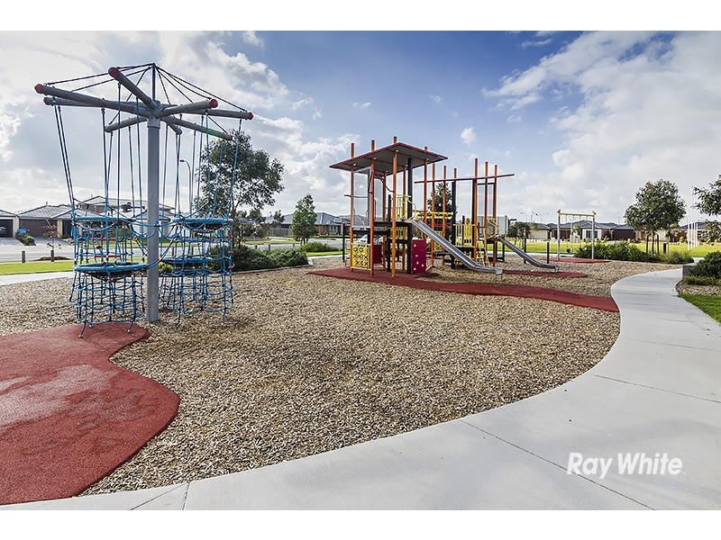 13 Quarters Boulevard, Cranbourne West VIC 3977