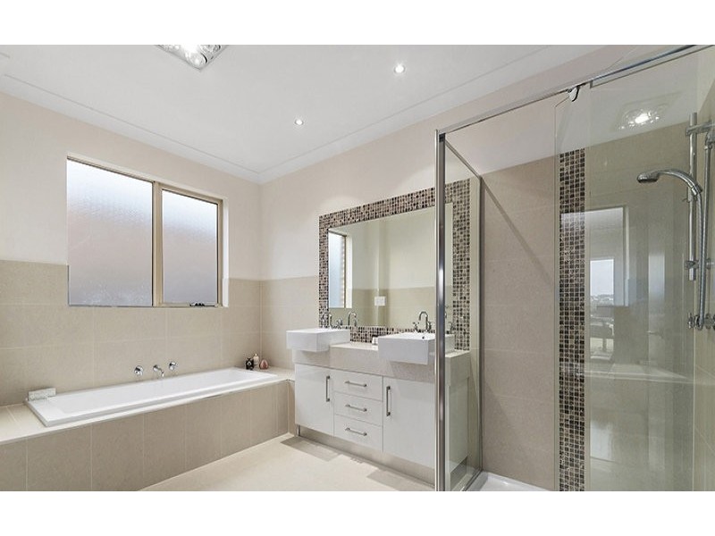 16 Cherry Tree Lane, Narre Warren VIC 3805