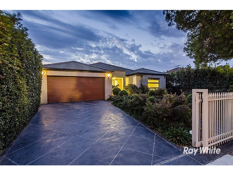 19 Mundaring Drive, Cranbourne VIC 3977