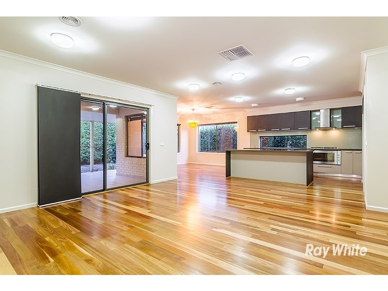 19 Mundaring Drive, Cranbourne VIC 3977