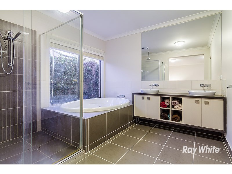 19 Mundaring Drive, Cranbourne VIC 3977