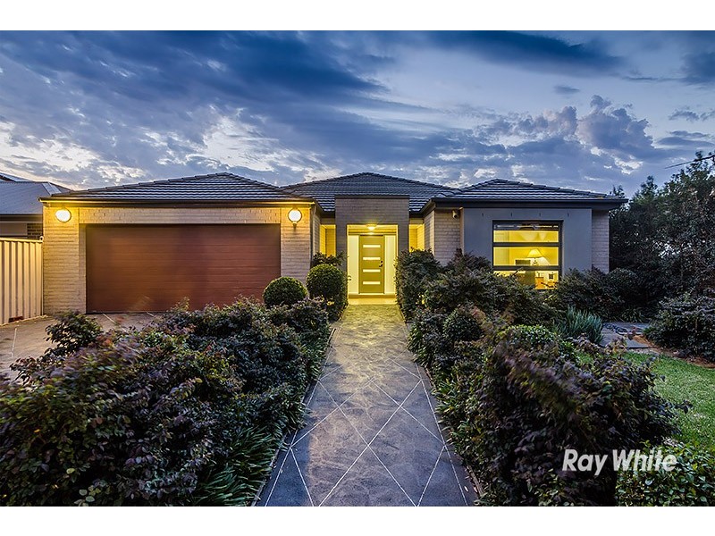 19 Mundaring Drive, Cranbourne VIC 3977