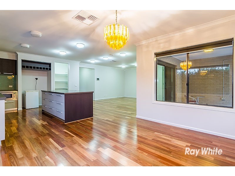 19 Mundaring Drive, Cranbourne VIC 3977