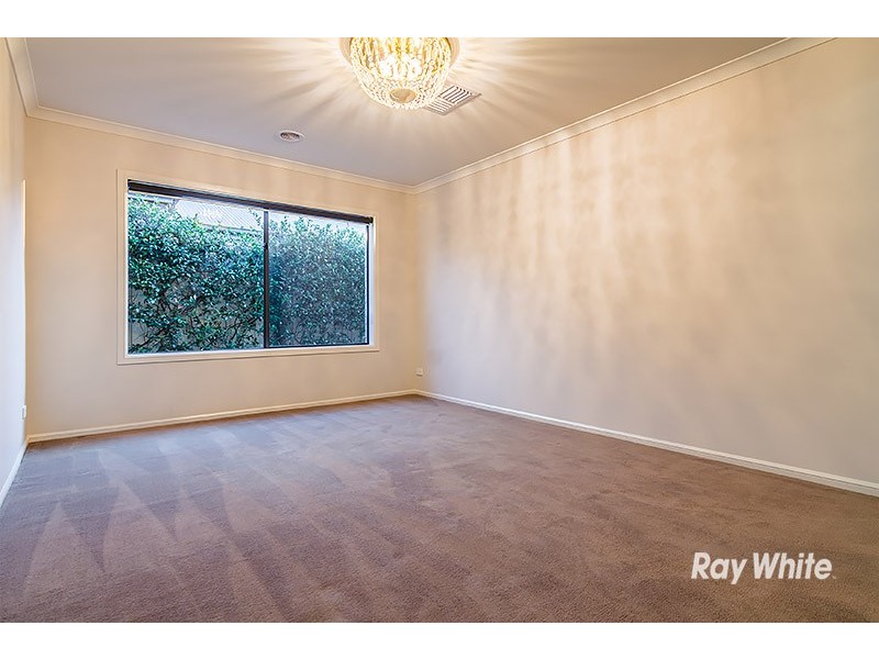 19 Mundaring Drive, Cranbourne VIC 3977