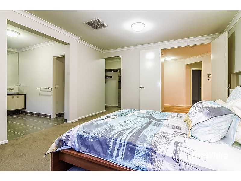 19 Mundaring Drive, Cranbourne VIC 3977