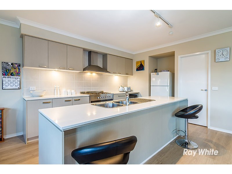 18 Emu Bush Drive, Cranbourne West VIC 3977