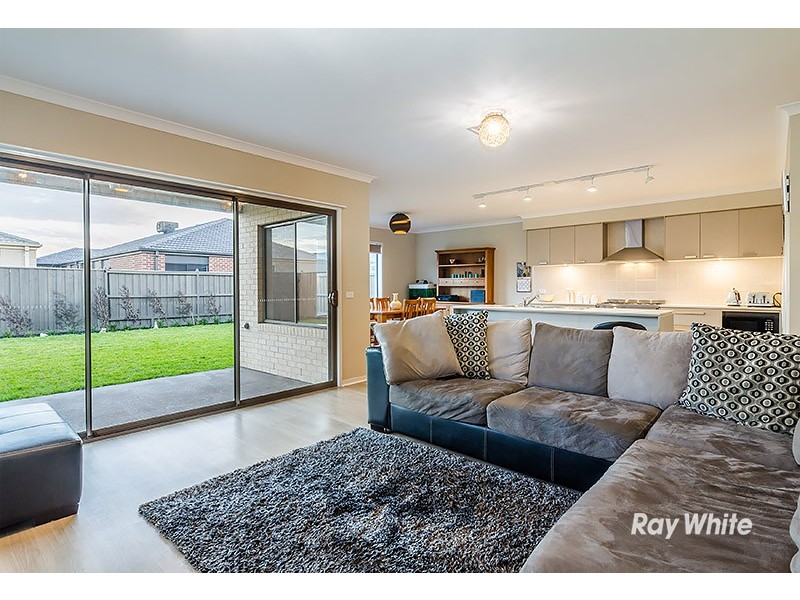 18 Emu Bush Drive, Cranbourne West VIC 3977
