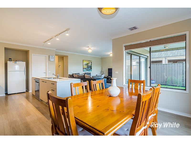 18 Emu Bush Drive, Cranbourne West VIC 3977