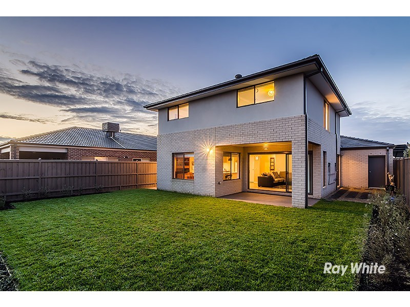 18 Emu Bush Drive, Cranbourne West VIC 3977