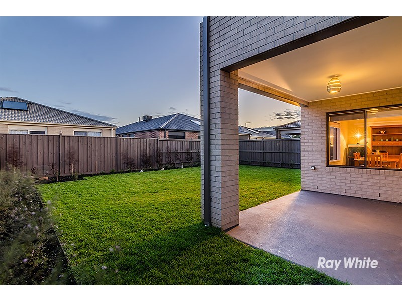 18 Emu Bush Drive, Cranbourne West VIC 3977