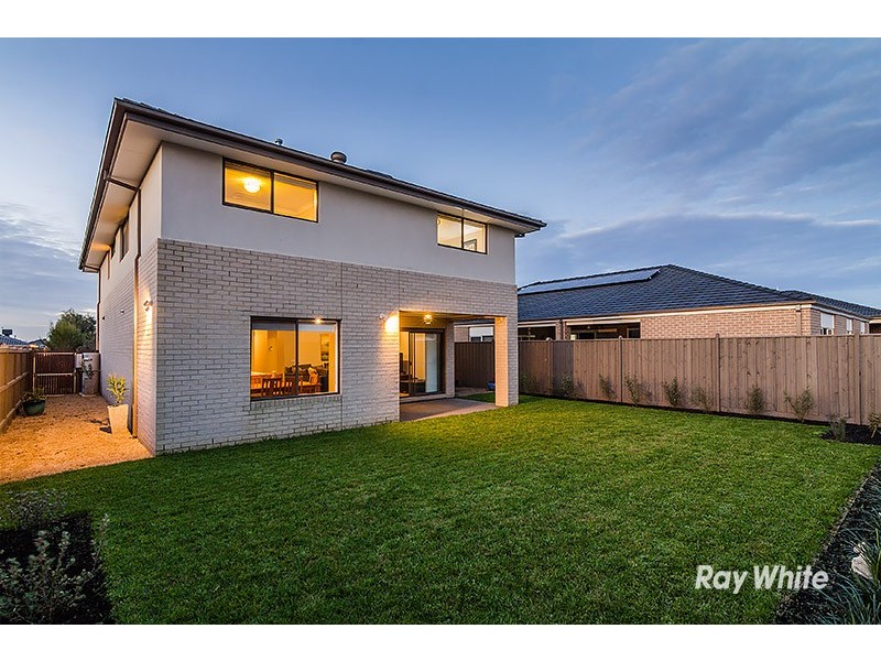 18 Emu Bush Drive, Cranbourne West VIC 3977