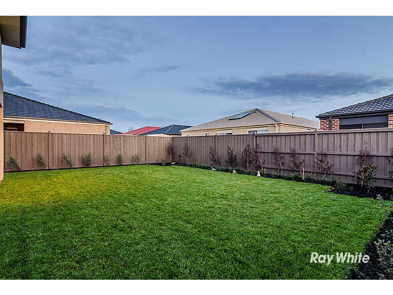 18 Emu Bush Drive, Cranbourne West VIC 3977