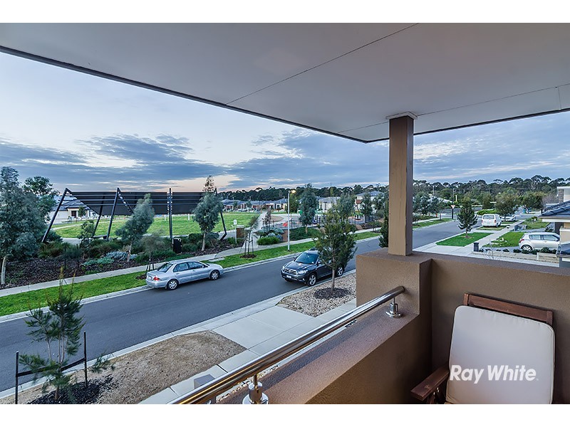 18 Emu Bush Drive, Cranbourne West VIC 3977