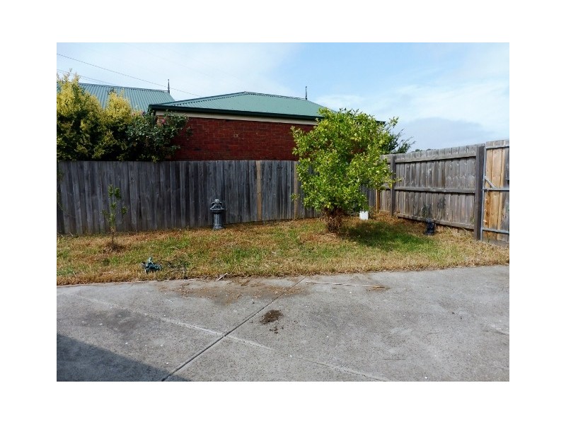 2 Raisell Road, Cranbourne West VIC 3977