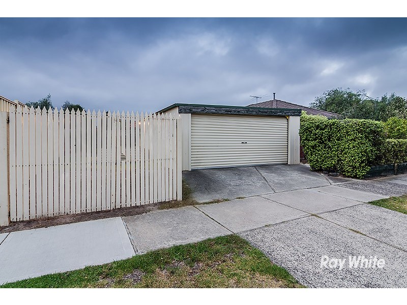 44 Lawless Drive, Cranbourne North VIC 3977