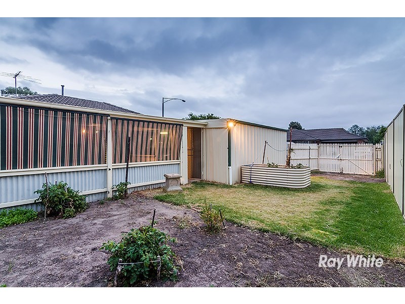 44 Lawless Drive, Cranbourne North VIC 3977
