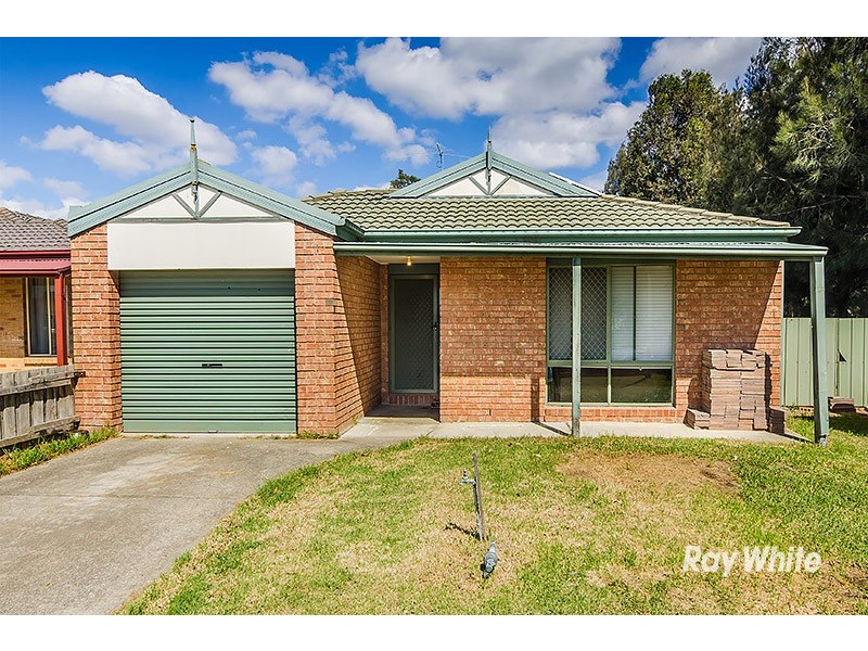 13 Charlotte Place, Cranbourne West VIC 3977