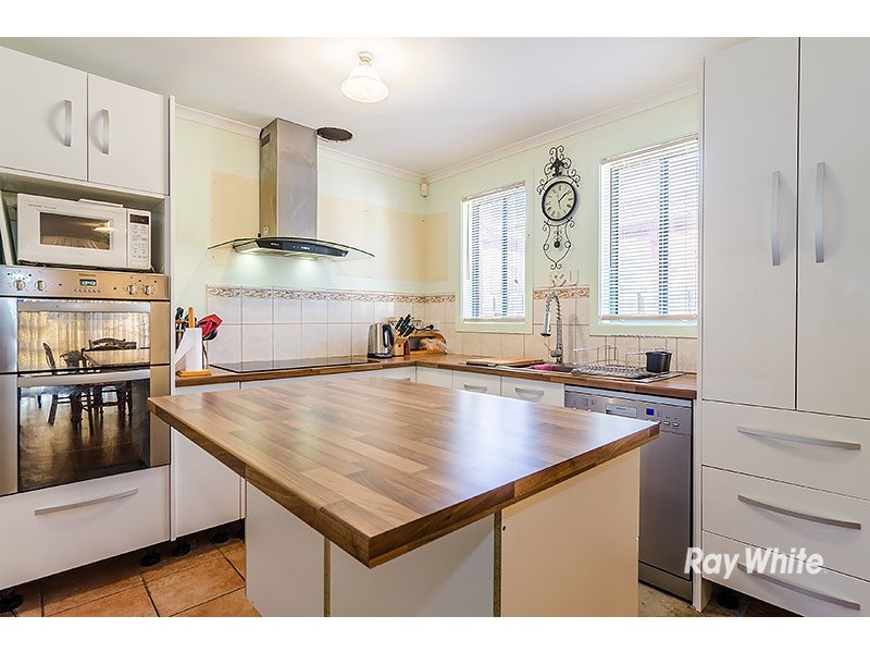 13 Charlotte Place, Cranbourne West VIC 3977