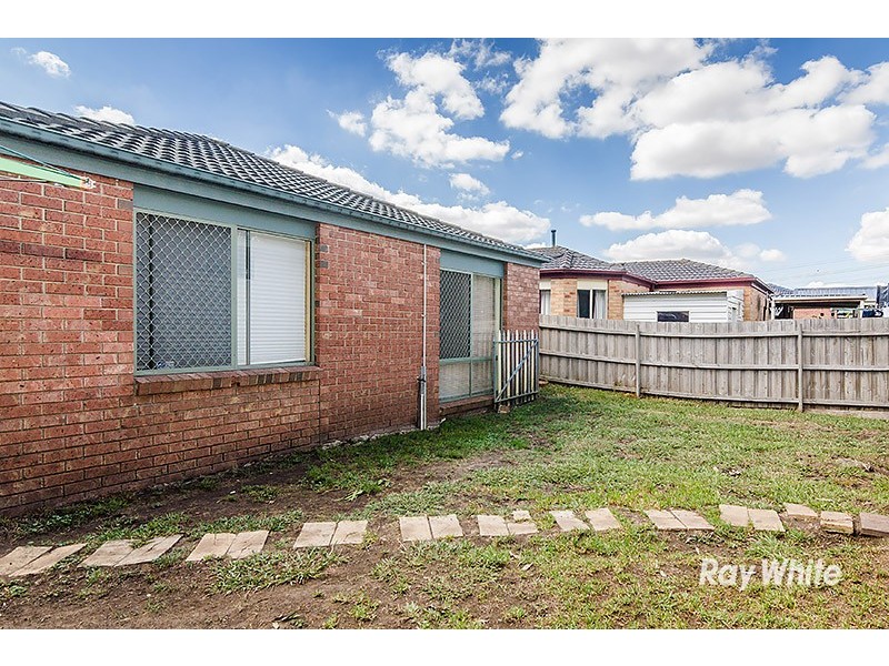 13 Charlotte Place, Cranbourne West VIC 3977