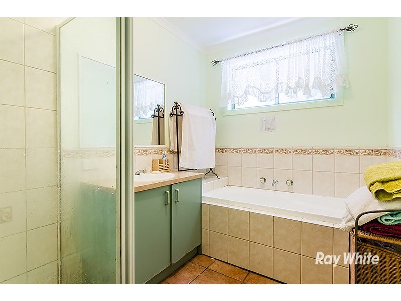 13 Charlotte Place, Cranbourne West VIC 3977