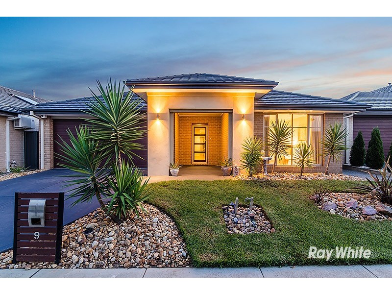 9 Taradale Street, Cranbourne North VIC 3977