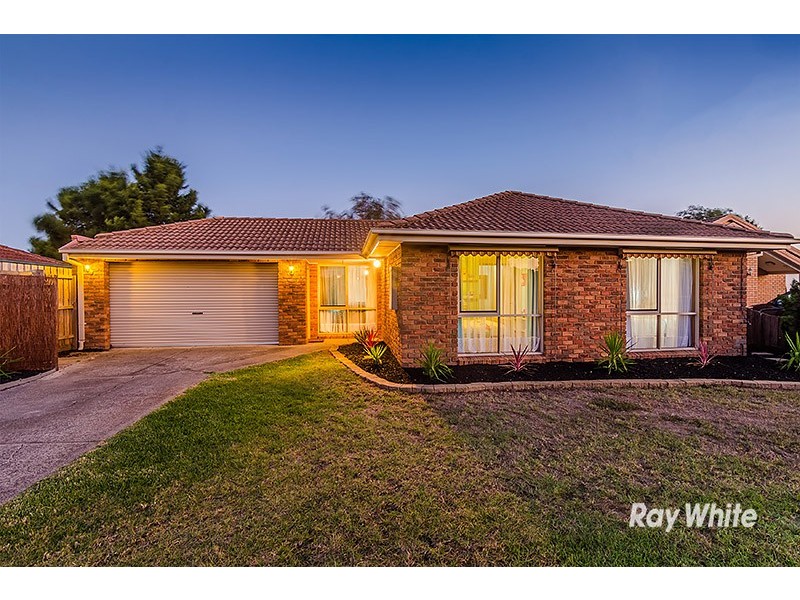 8 Filbert Court, Cranbourne North VIC 3977