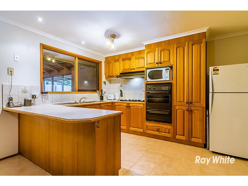 8 Filbert Court, Cranbourne North VIC 3977