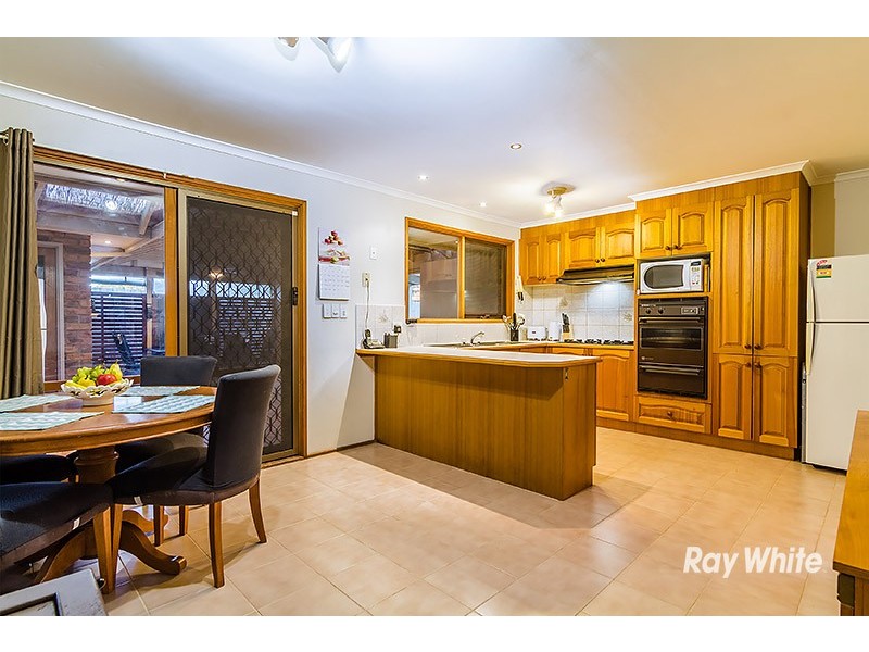 8 Filbert Court, Cranbourne North VIC 3977