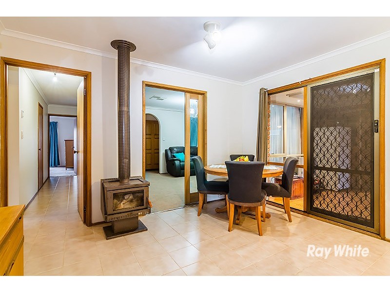 8 Filbert Court, Cranbourne North VIC 3977