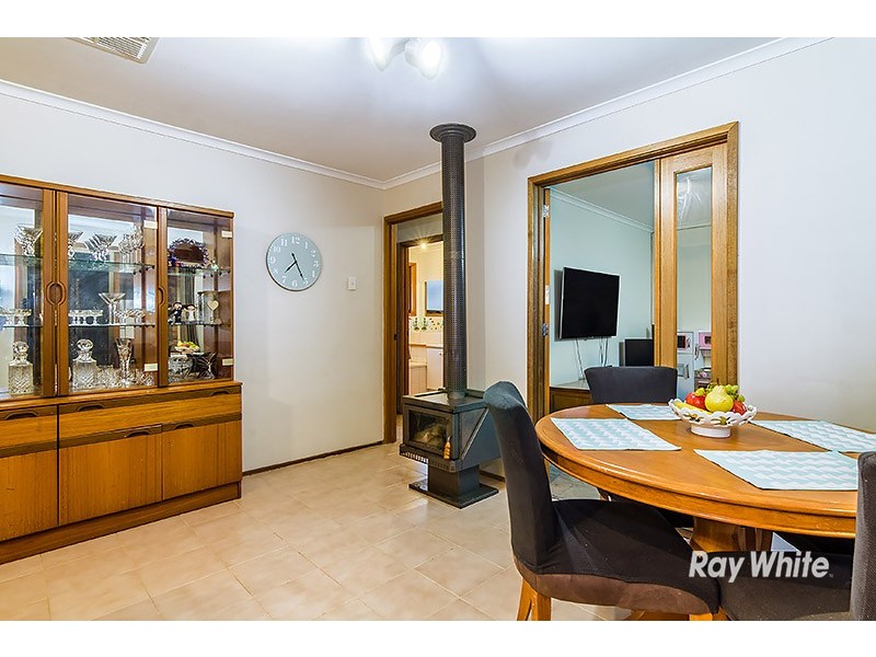8 Filbert Court, Cranbourne North VIC 3977